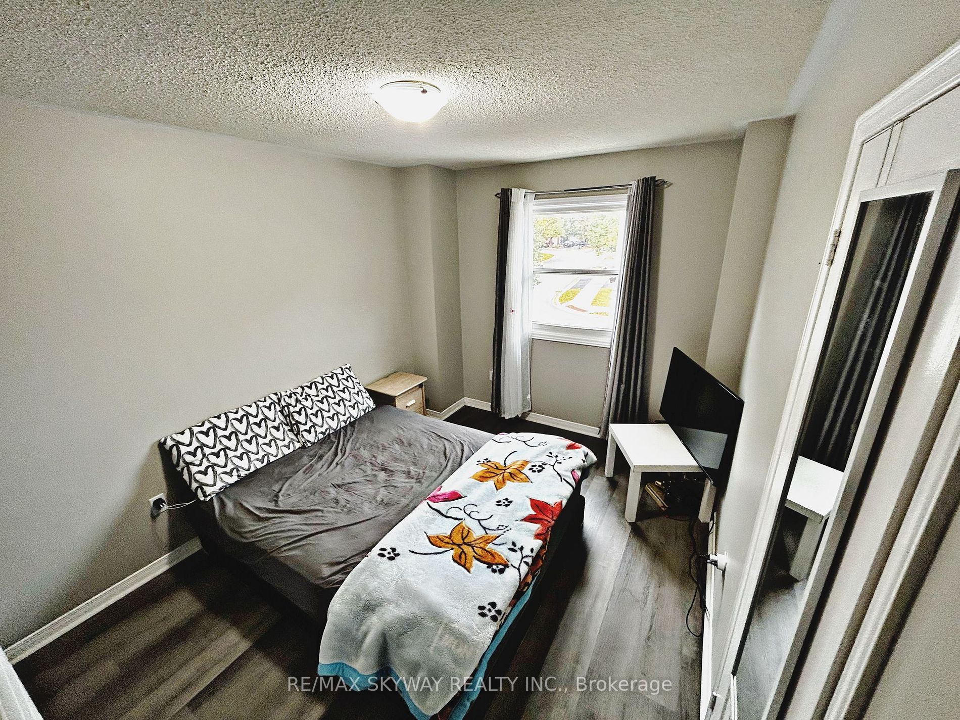 77 Stoneledge Circ N