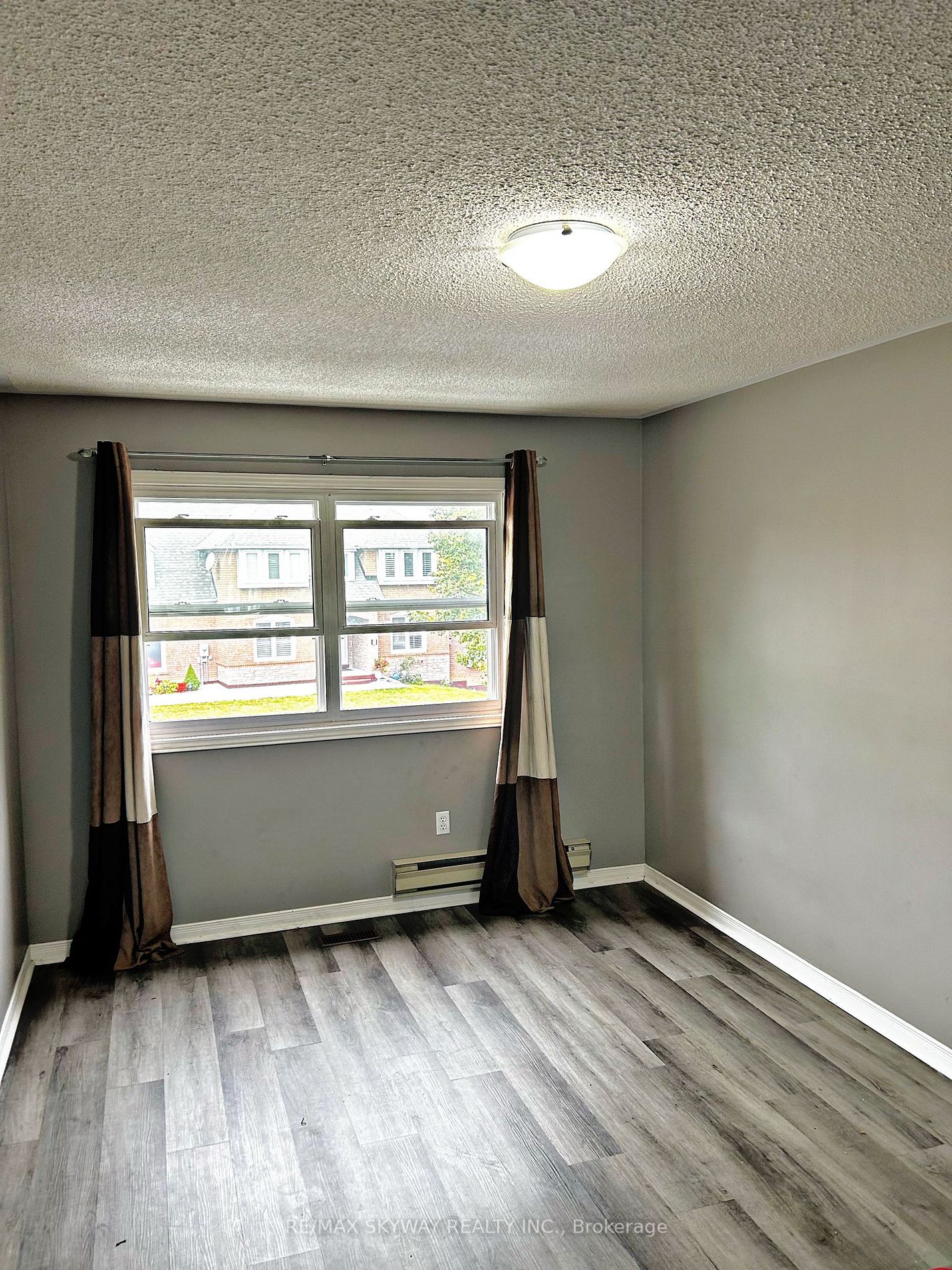 77 Stoneledge Circ N