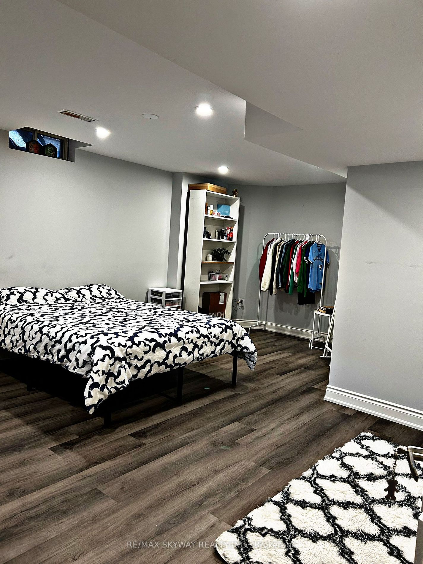 77 Stoneledge Circ N