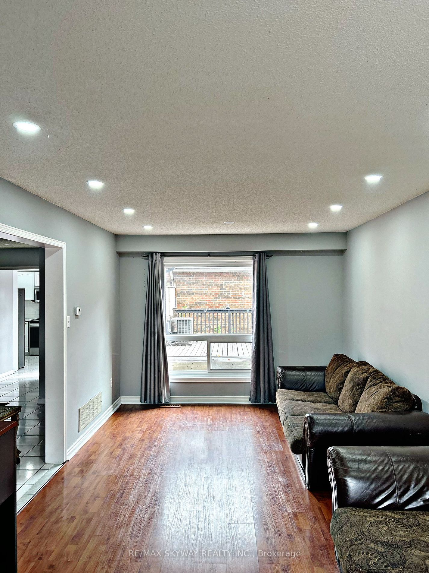 77 Stoneledge Circ N