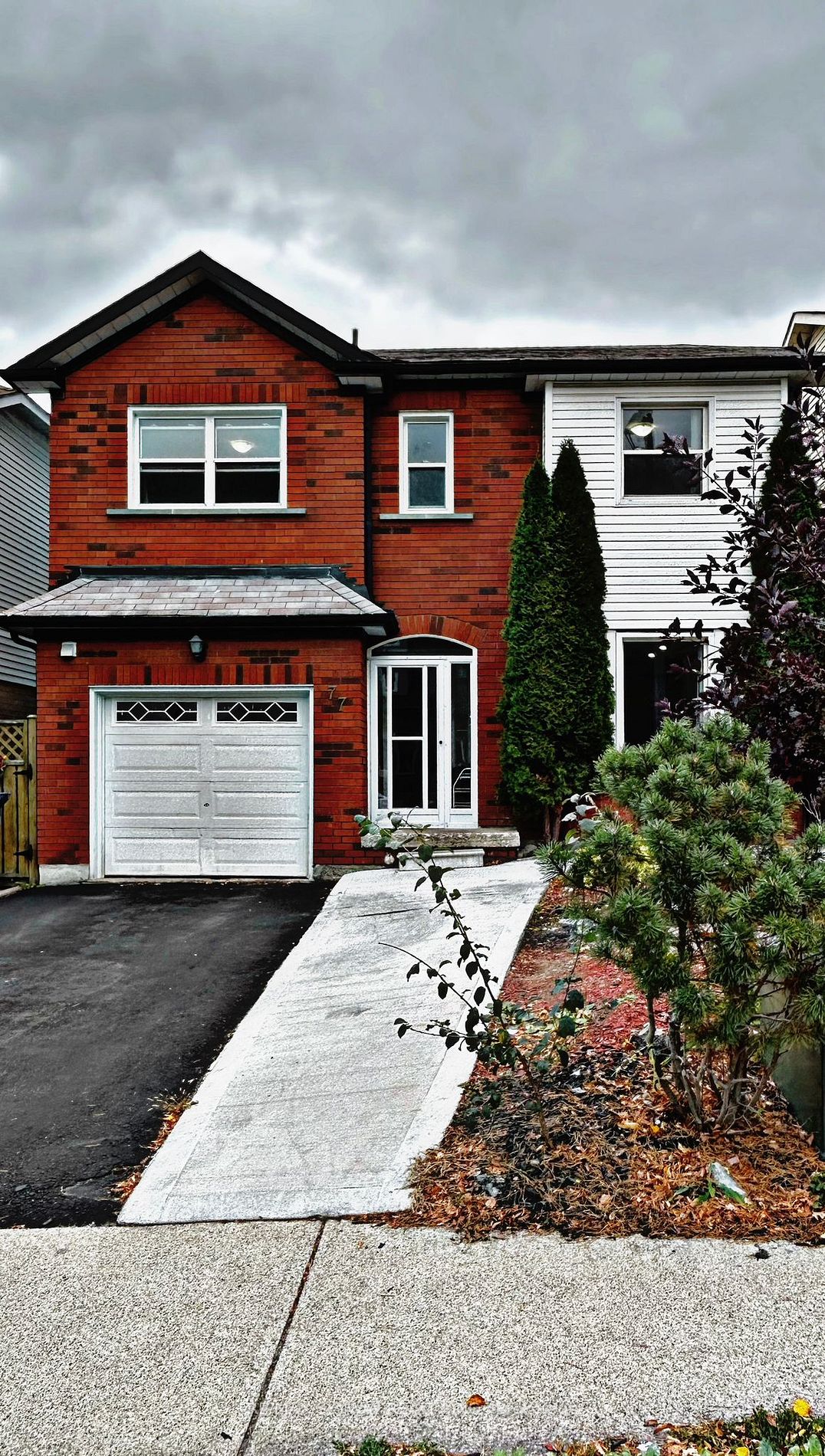 77 Stoneledge Circ N