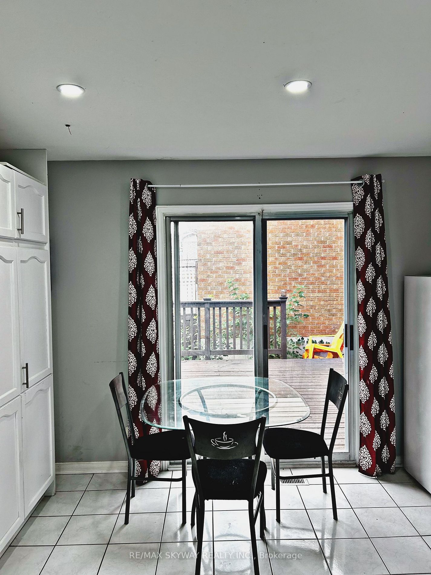 77 Stoneledge Circ N