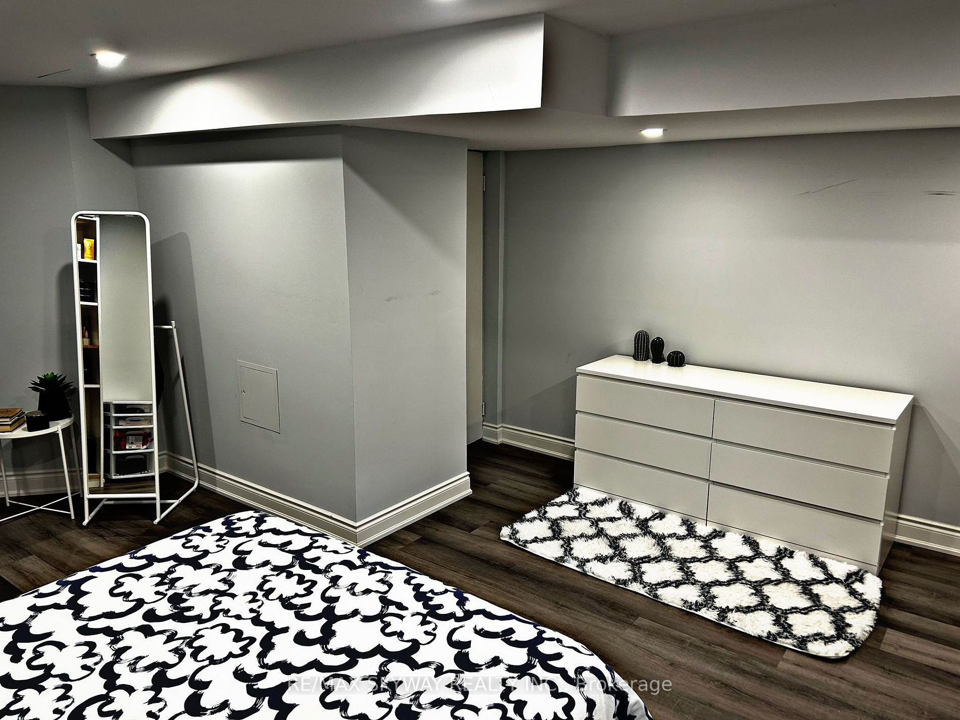 77 Stoneledge Circ N