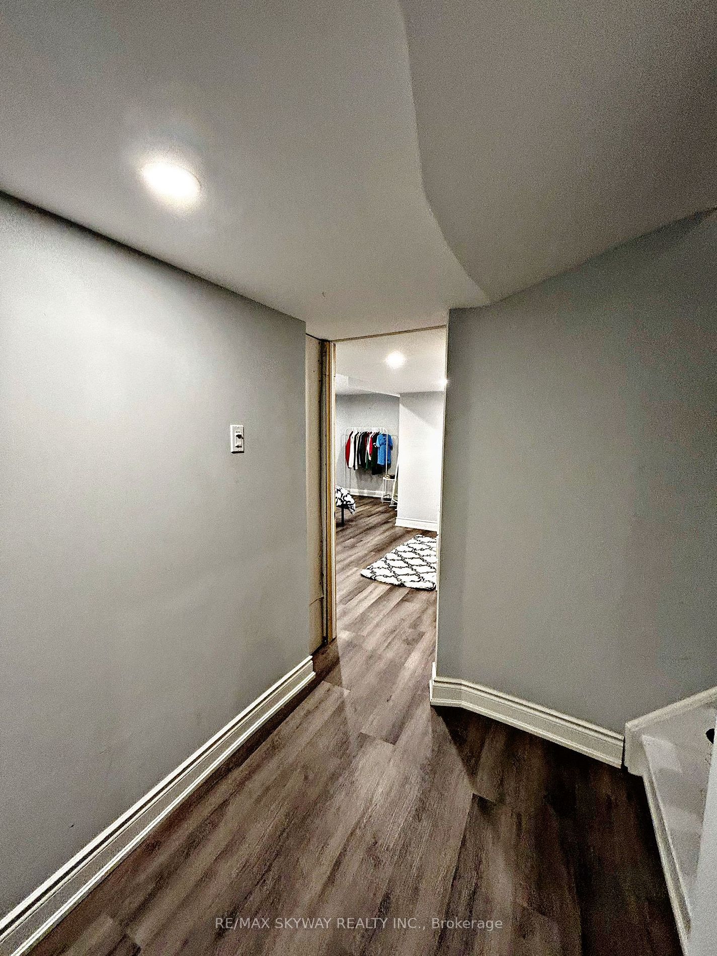 77 Stoneledge Circ N