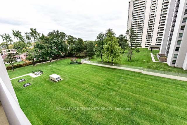 155 Marlee Ave, #2010