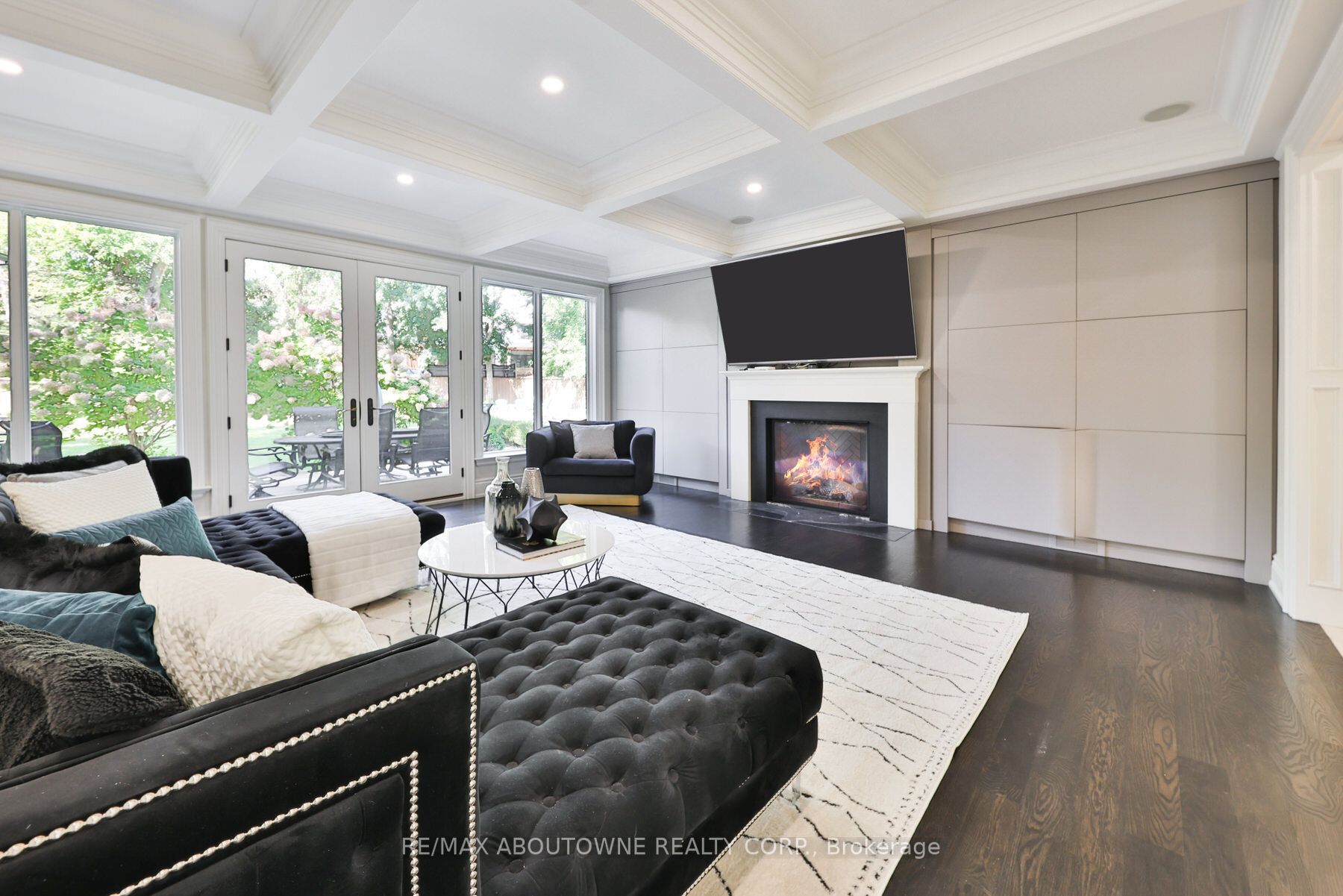 2015 Elmhurst Ave