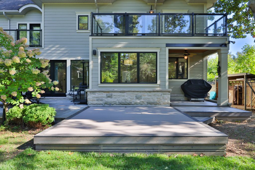 2015 Elmhurst Ave