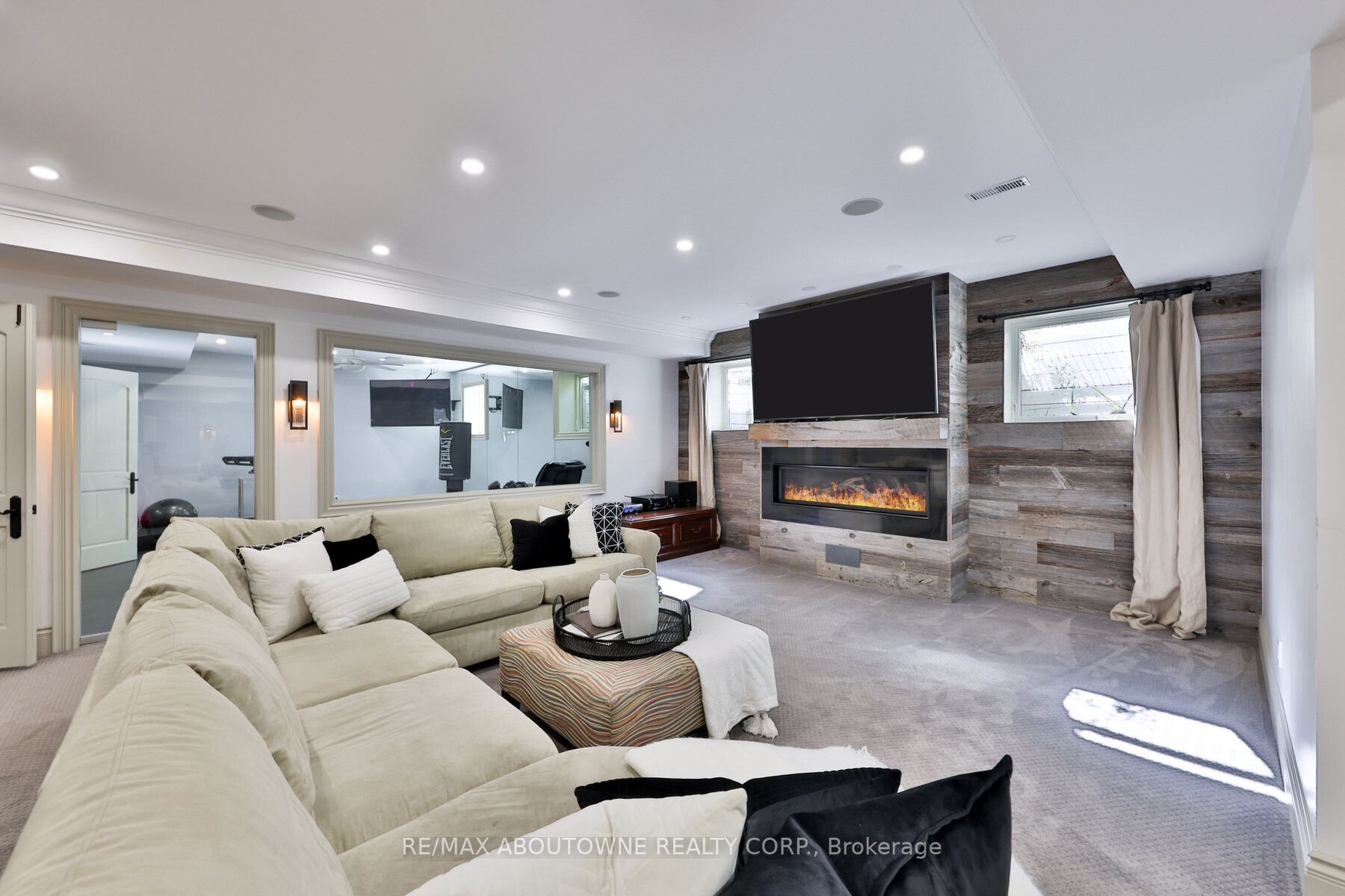 2015 Elmhurst Ave