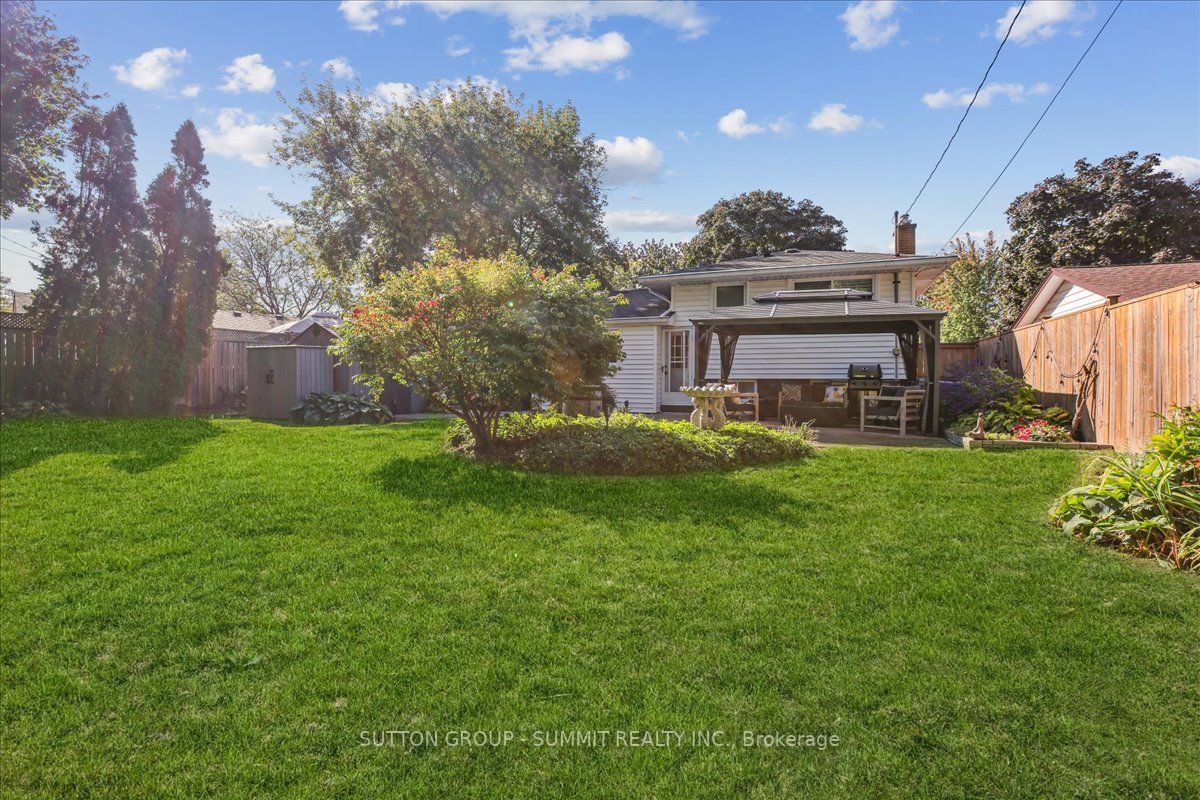 545 PARKSIDE Crescent