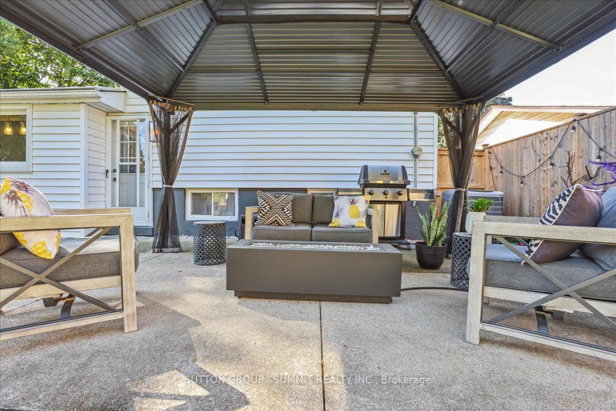 545 PARKSIDE Crescent