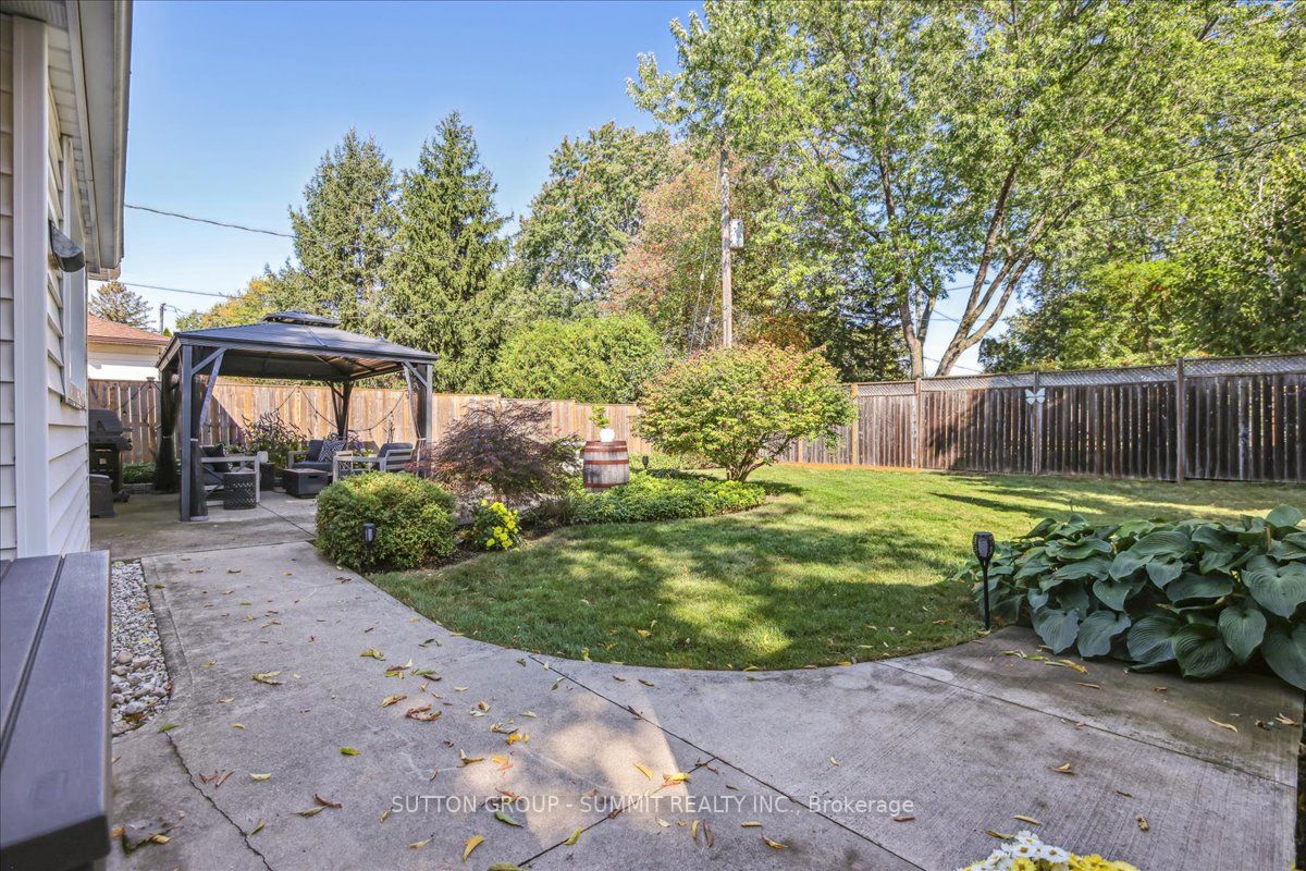 545 PARKSIDE Crescent