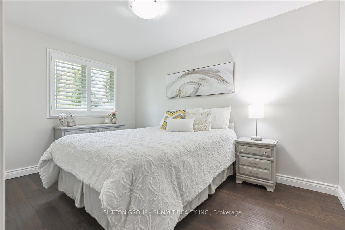 545 PARKSIDE Crescent