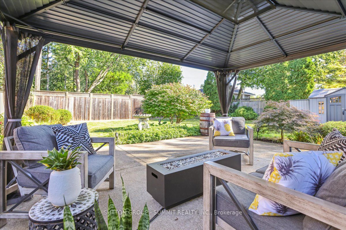 545 PARKSIDE Crescent