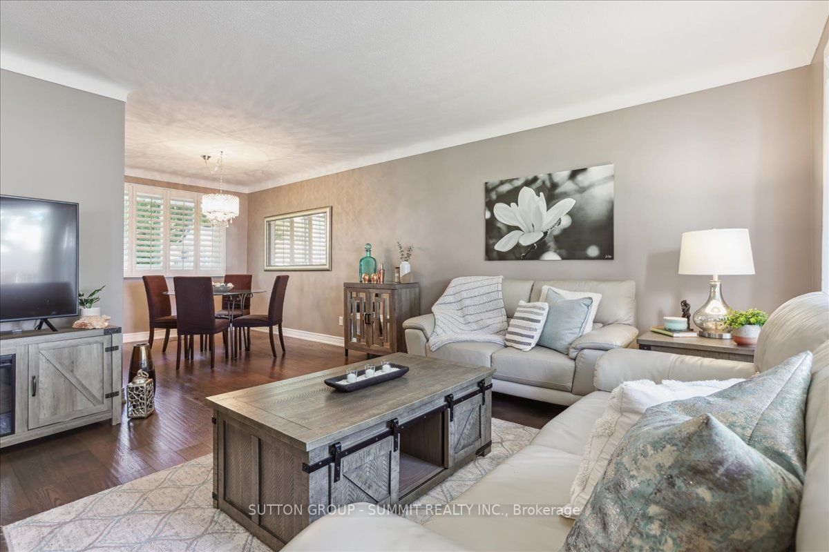 545 PARKSIDE Crescent