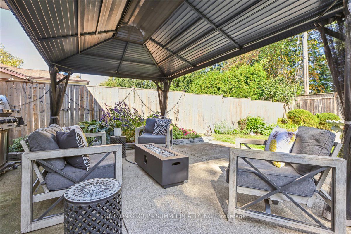 545 PARKSIDE Crescent