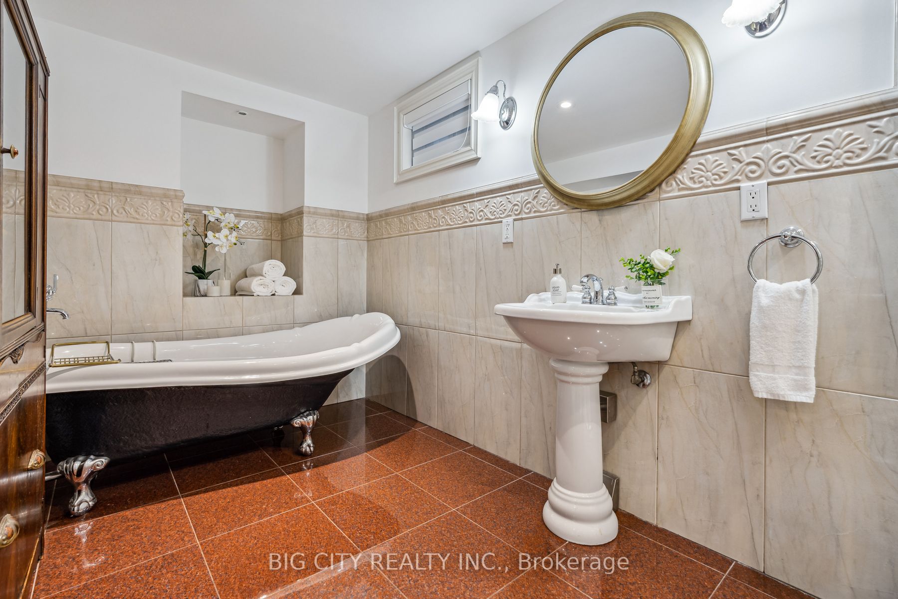 287 South Kingsway, #Bsmt