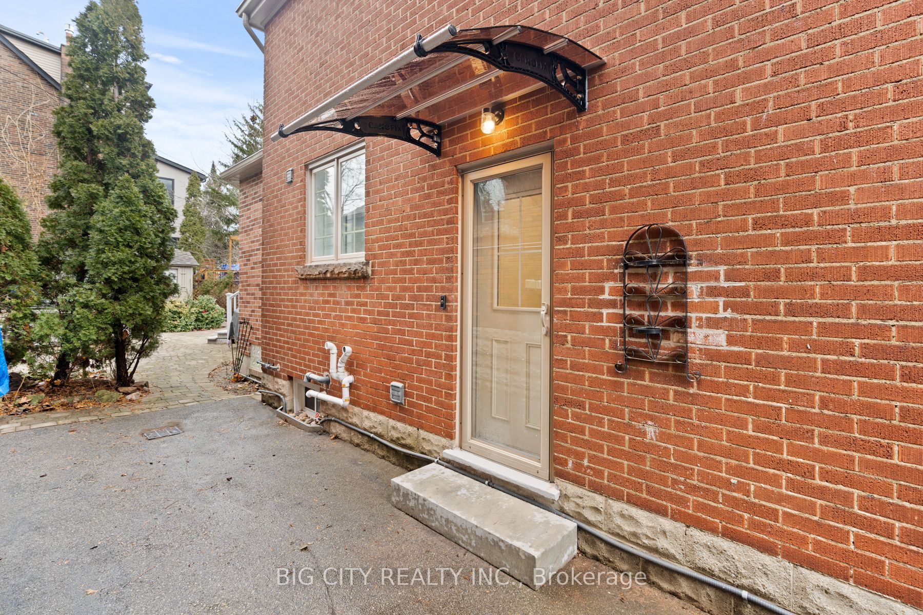 287 South Kingsway, #Bsmt