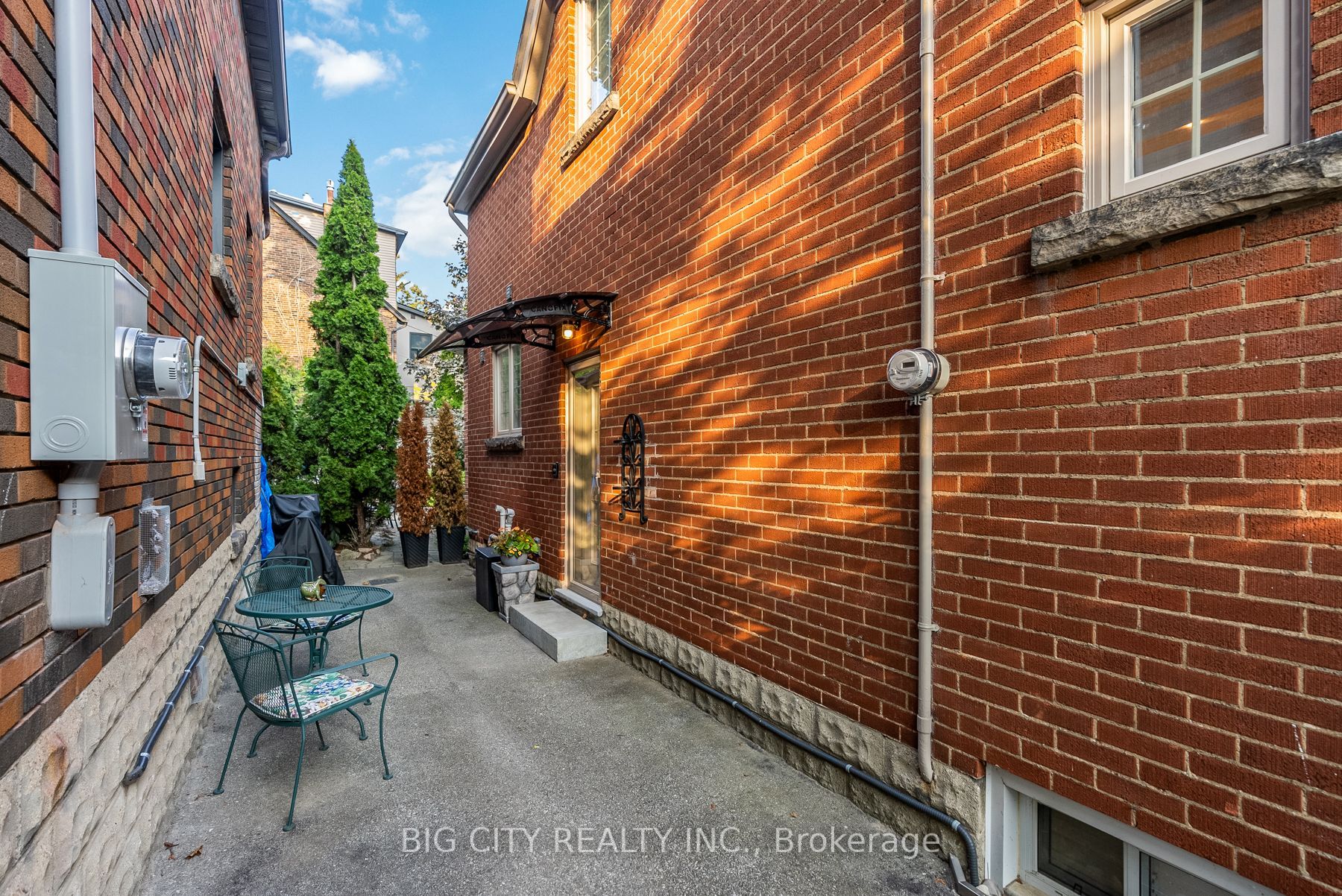 287 South Kingsway, #Bsmt