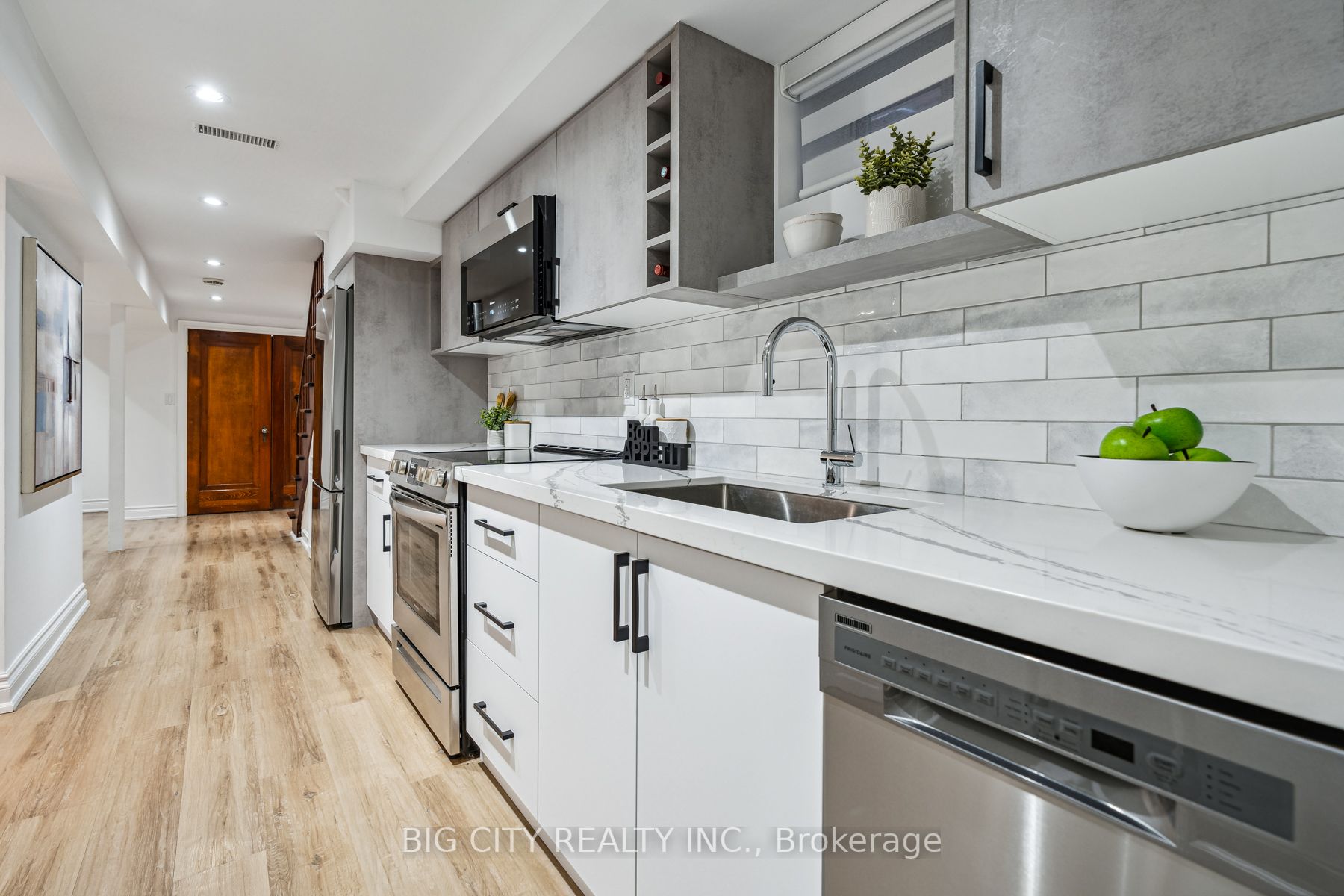 287 South Kingsway, #Bsmt