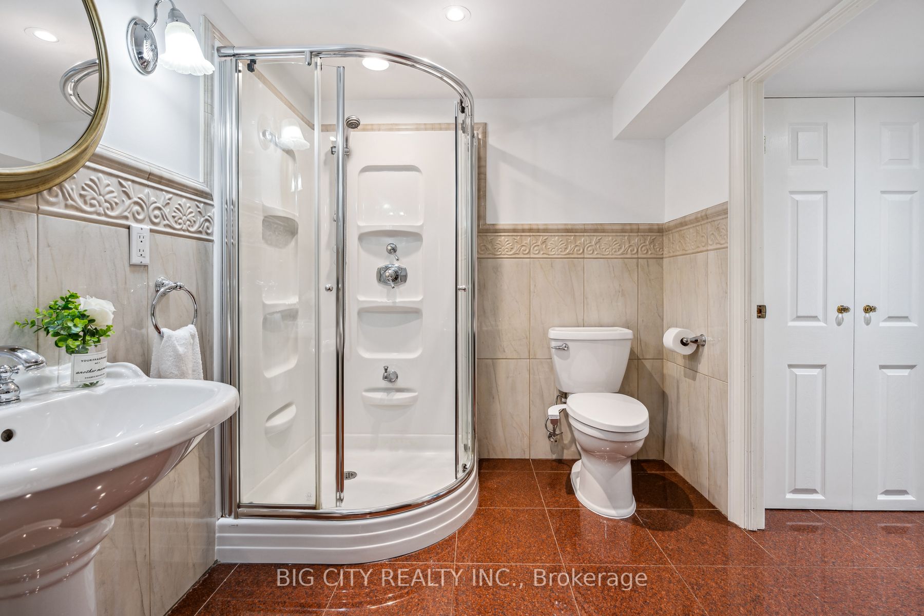 287 South Kingsway, #Bsmt