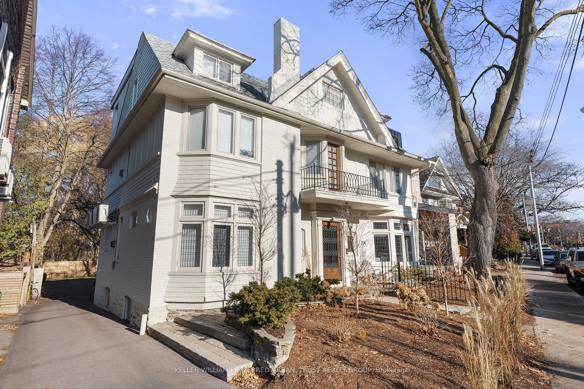 204 Howard Park Ave, #Main