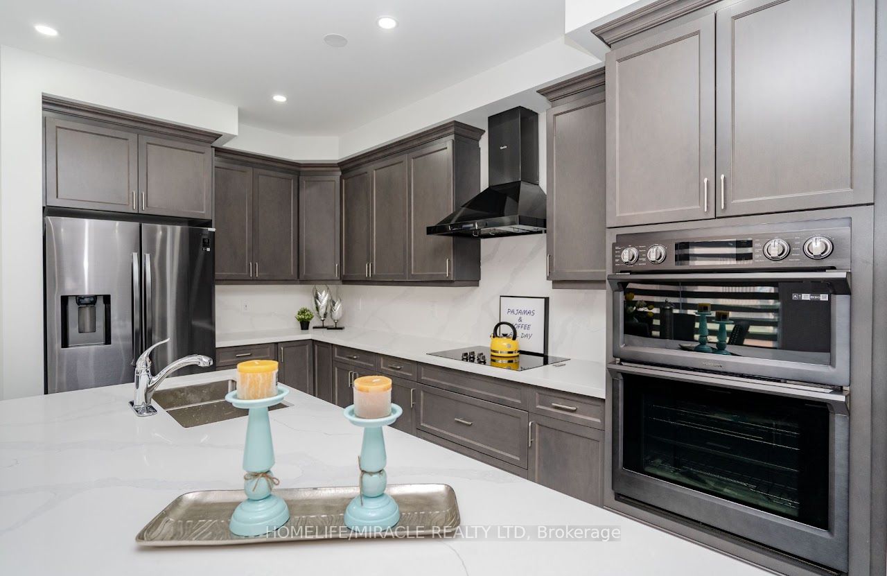 989 Logan Dr