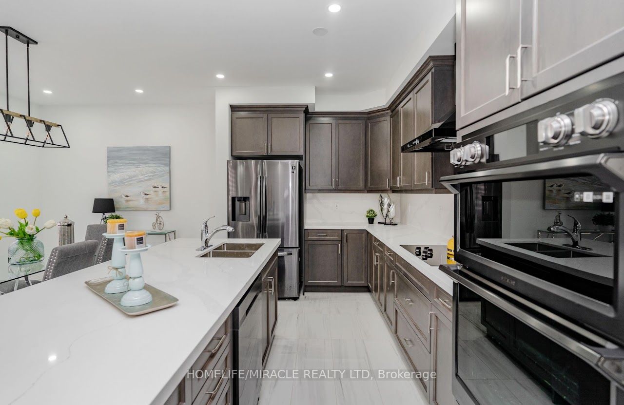 989 Logan Dr