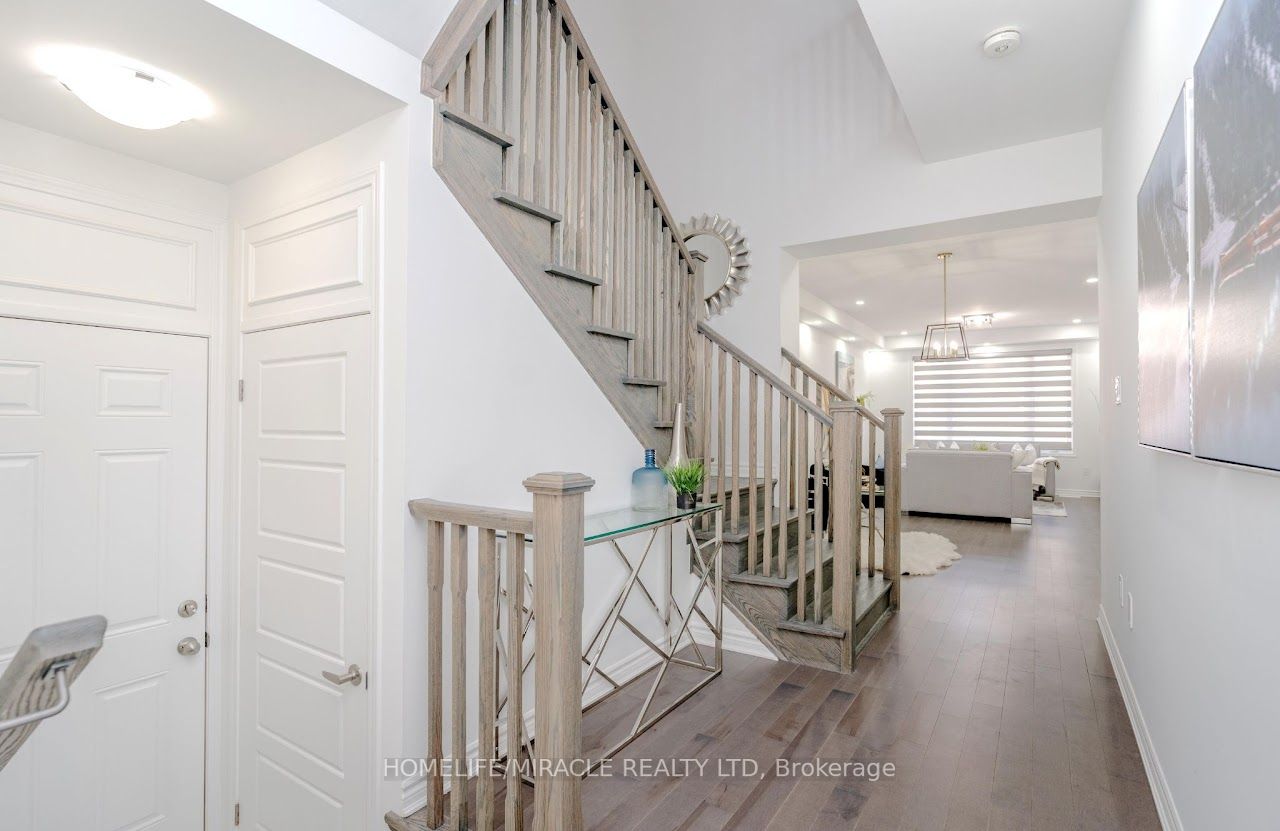 989 Logan Dr