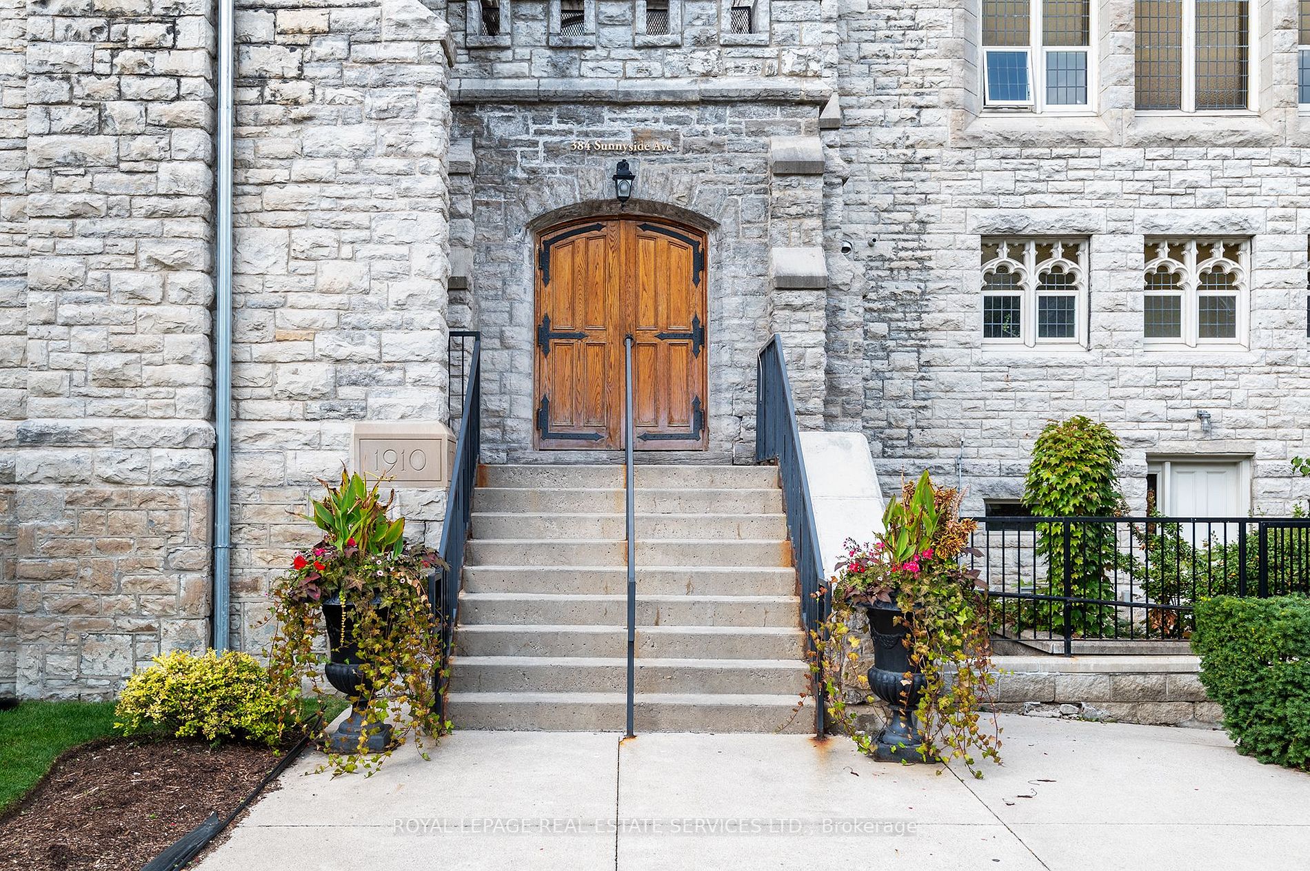 384 Sunnyside Ave, #106