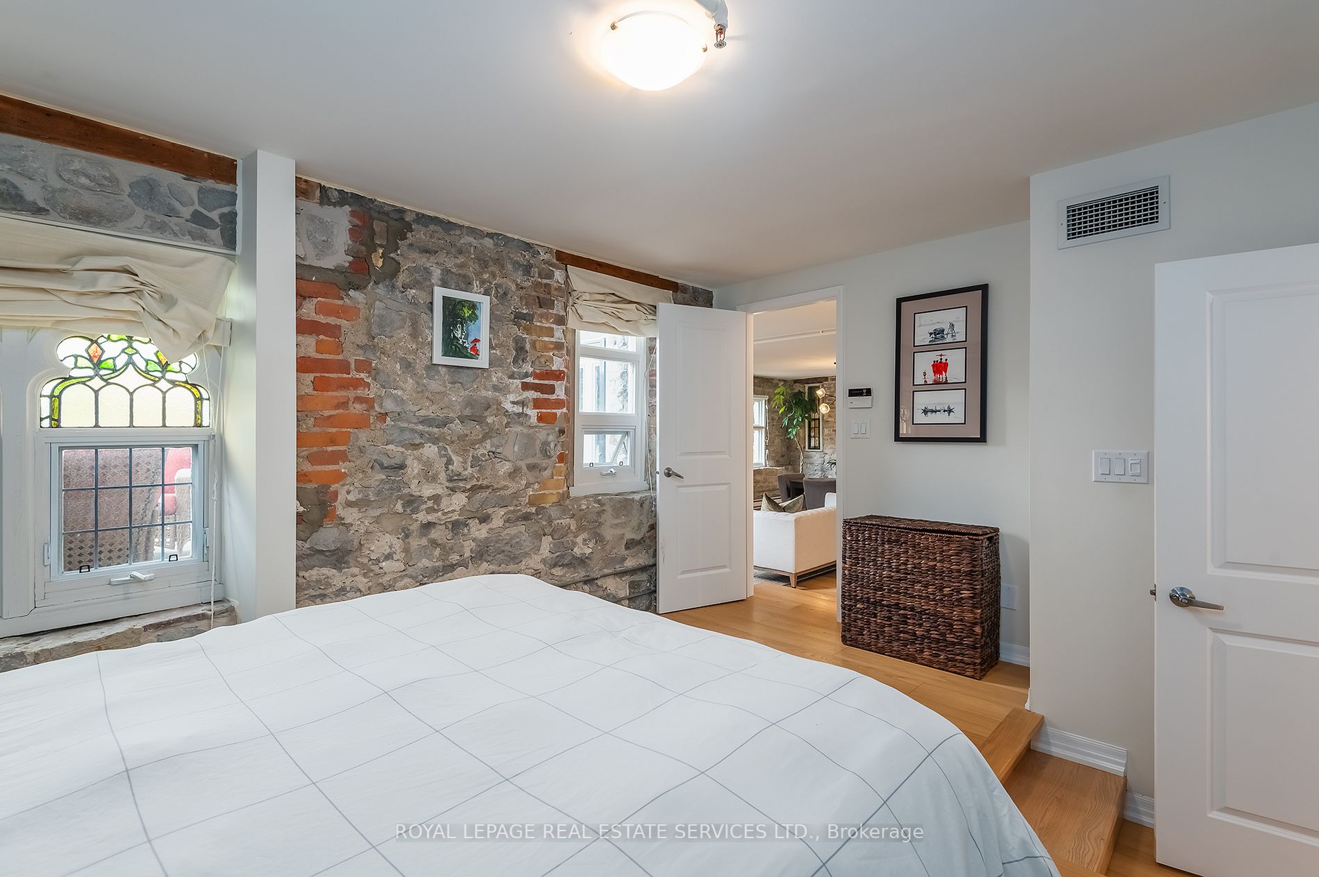 384 Sunnyside Ave, #106