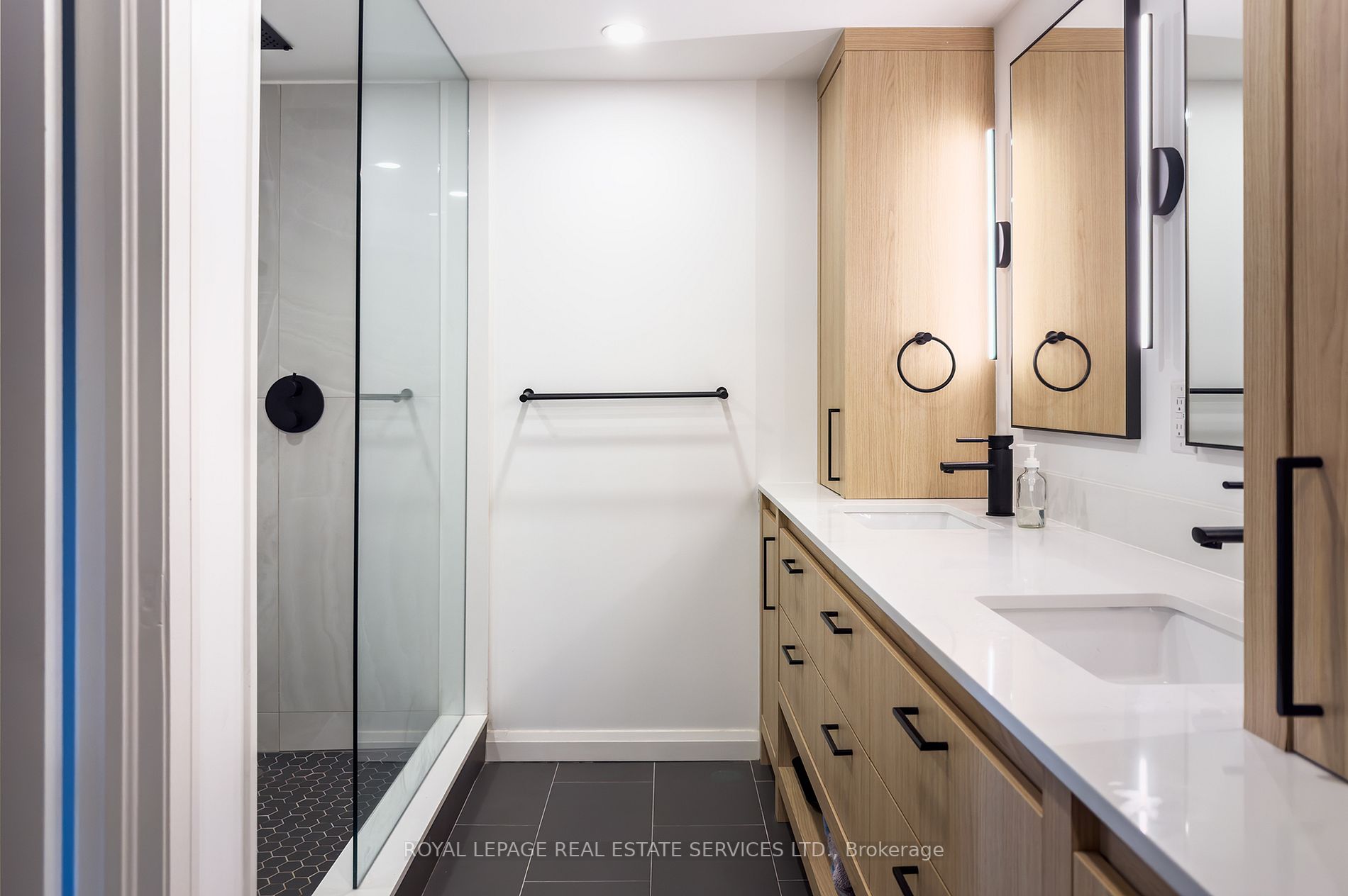 384 Sunnyside Ave, #106