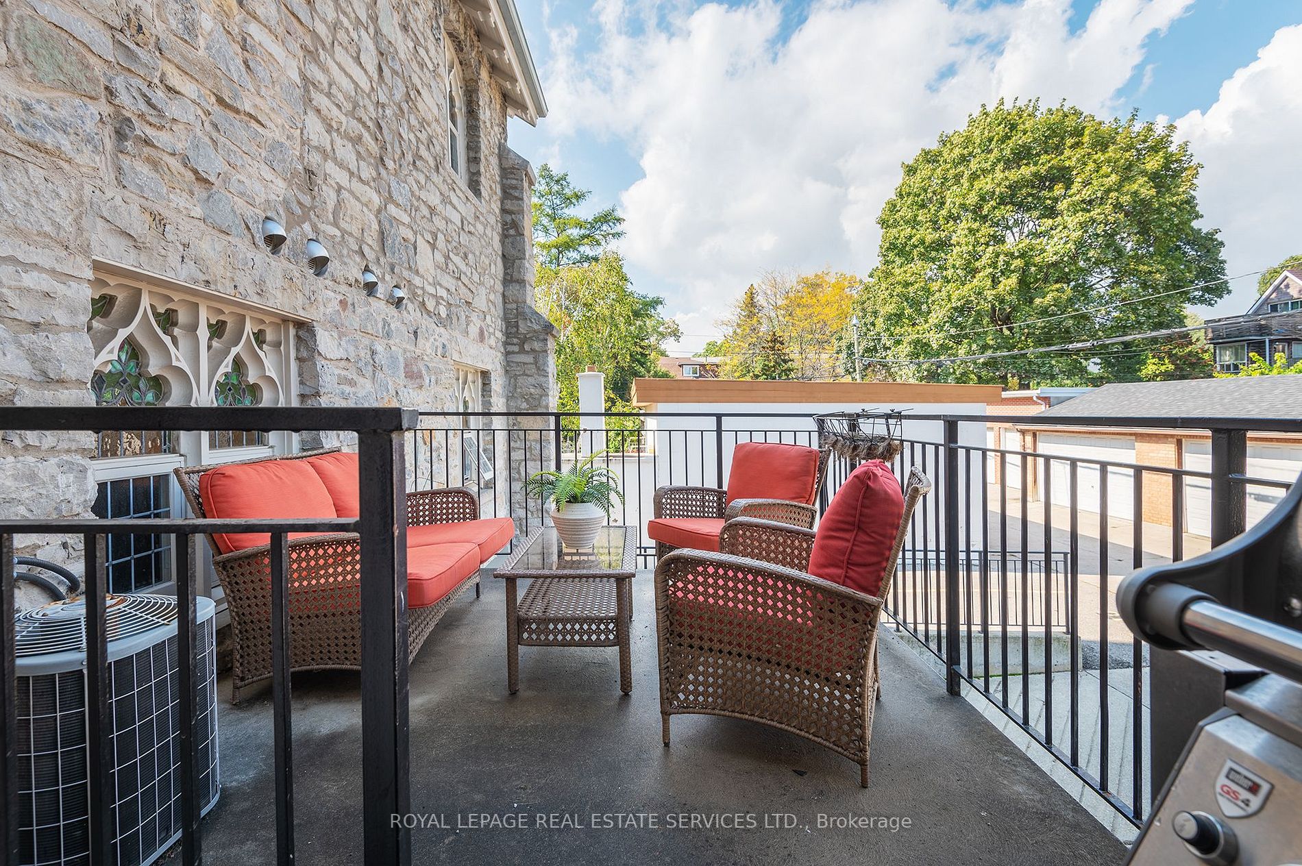 384 Sunnyside Ave, #106