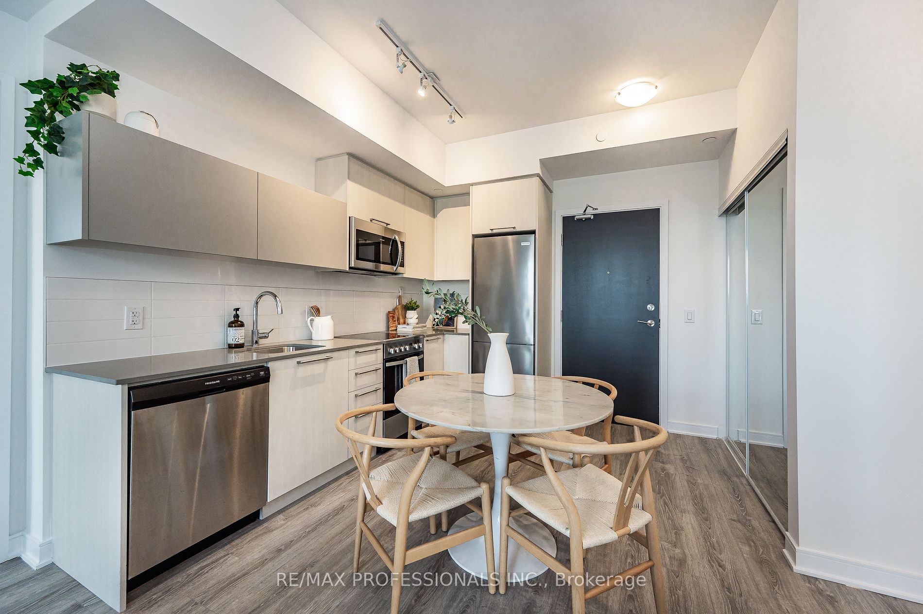 25 Neighbourhood Lane, #801