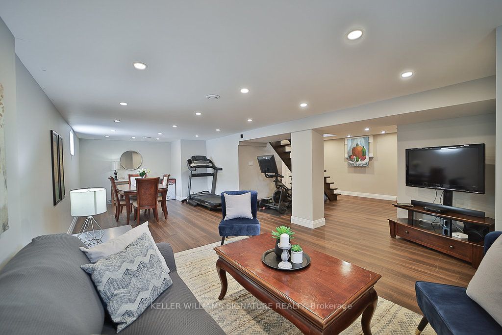 156 Main Street S