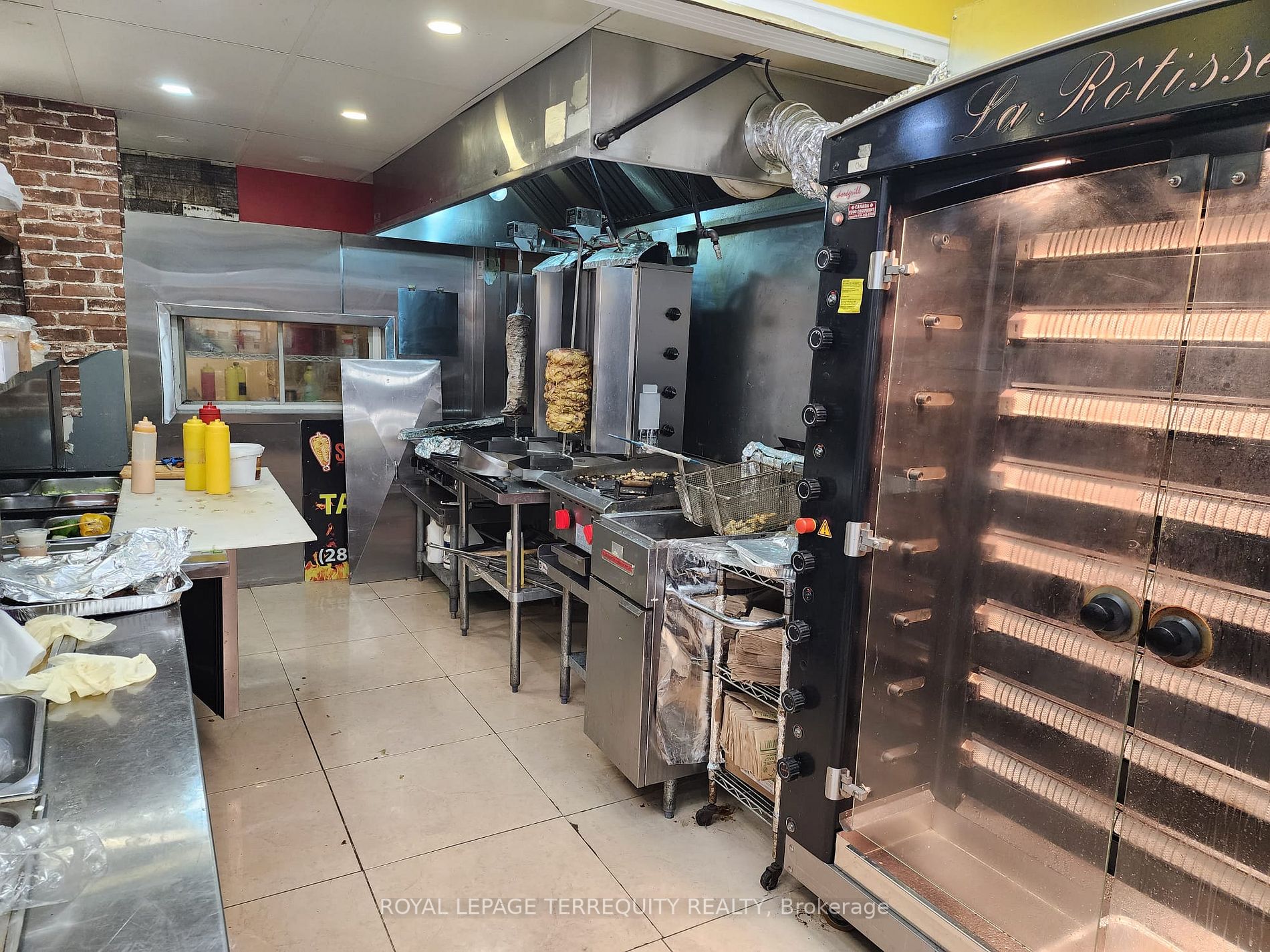 75 Dundas St W, #A75