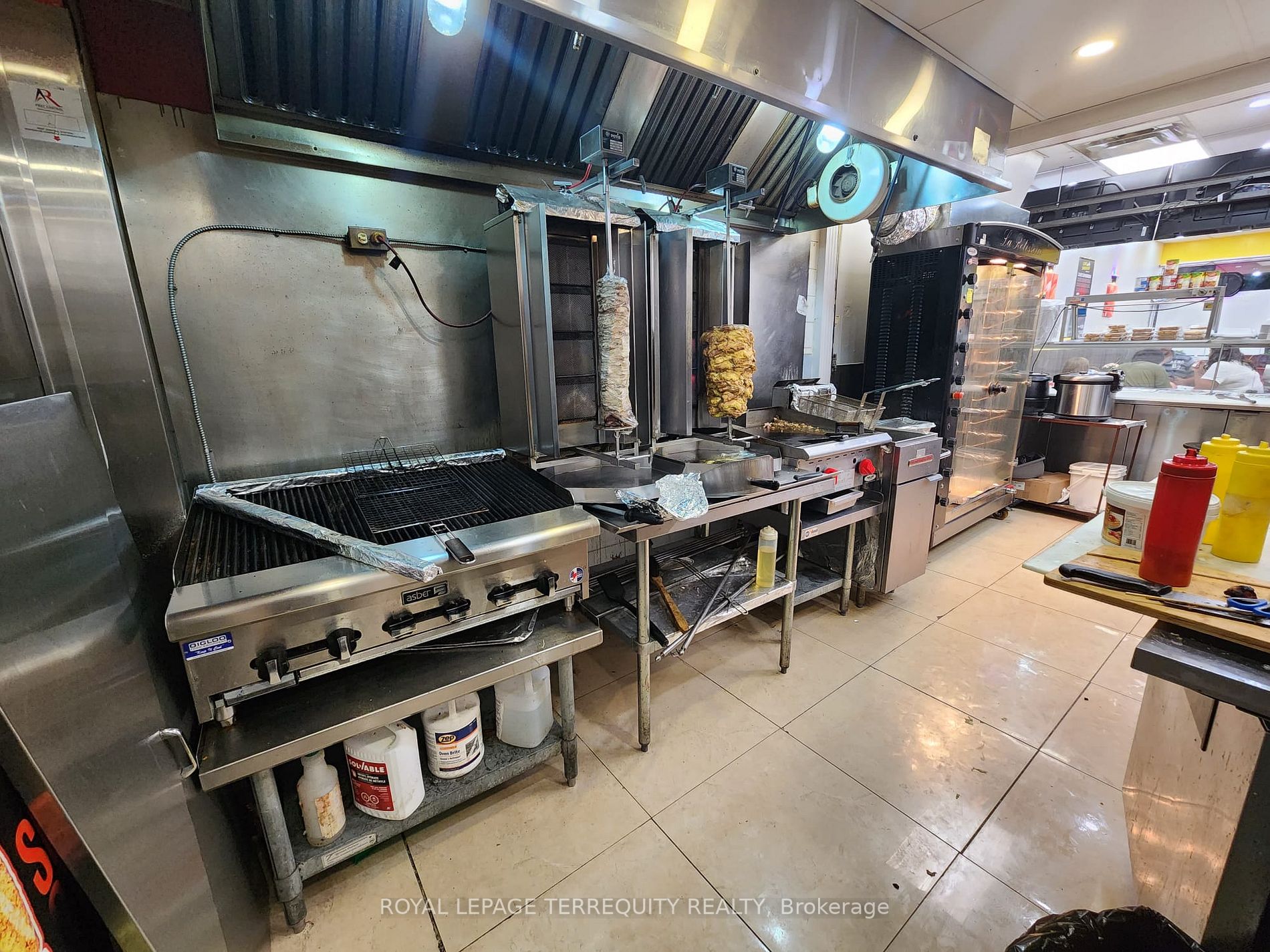 75 Dundas St W, #A75