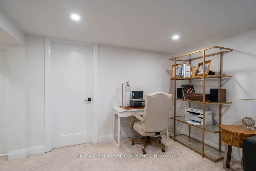19 Vanderbrent Cres