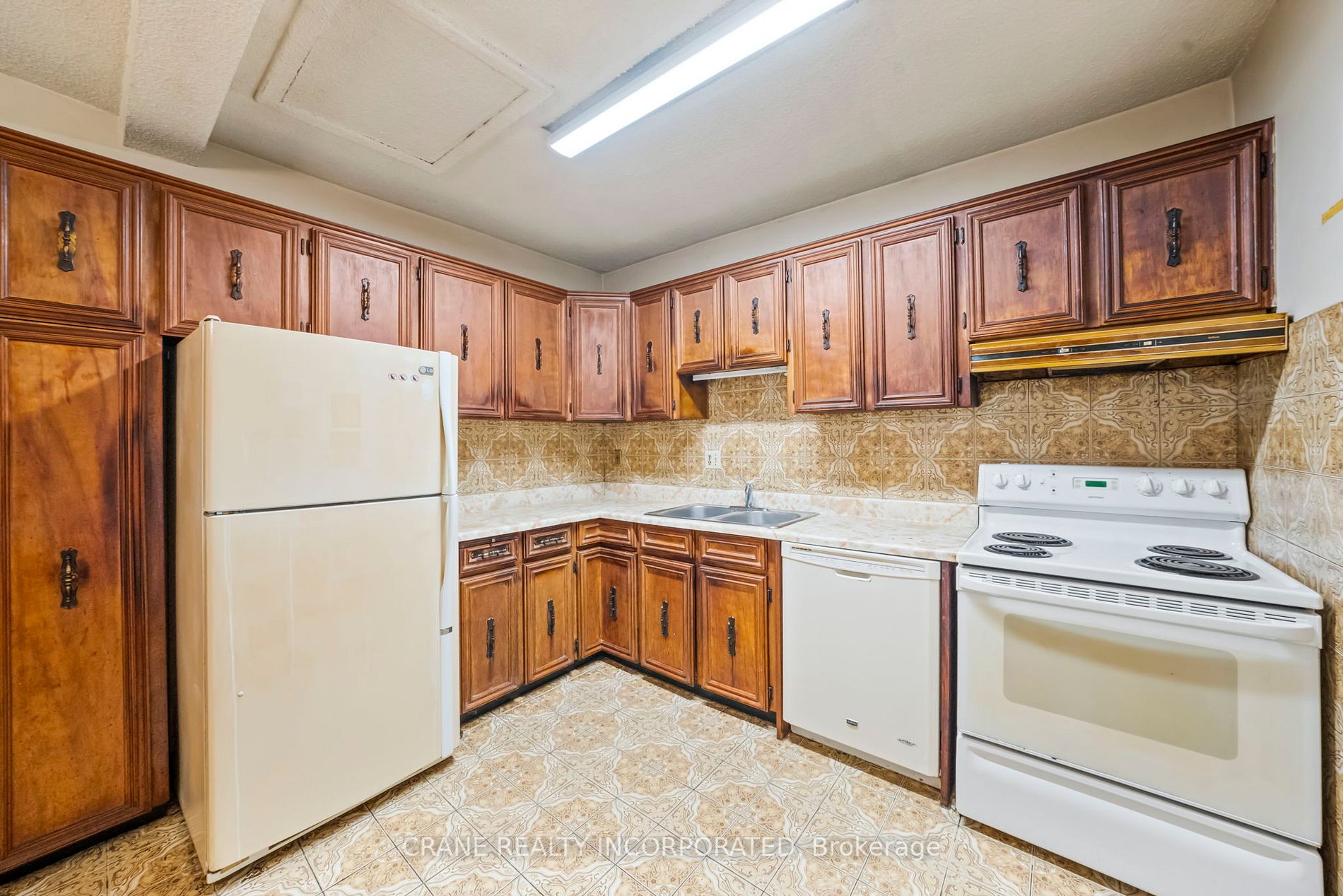 15 Seneca Ave