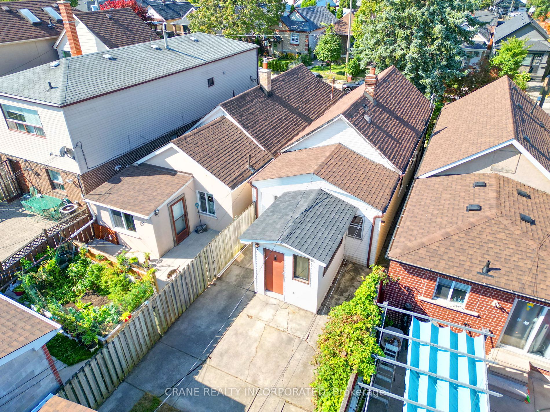 15 Seneca Ave