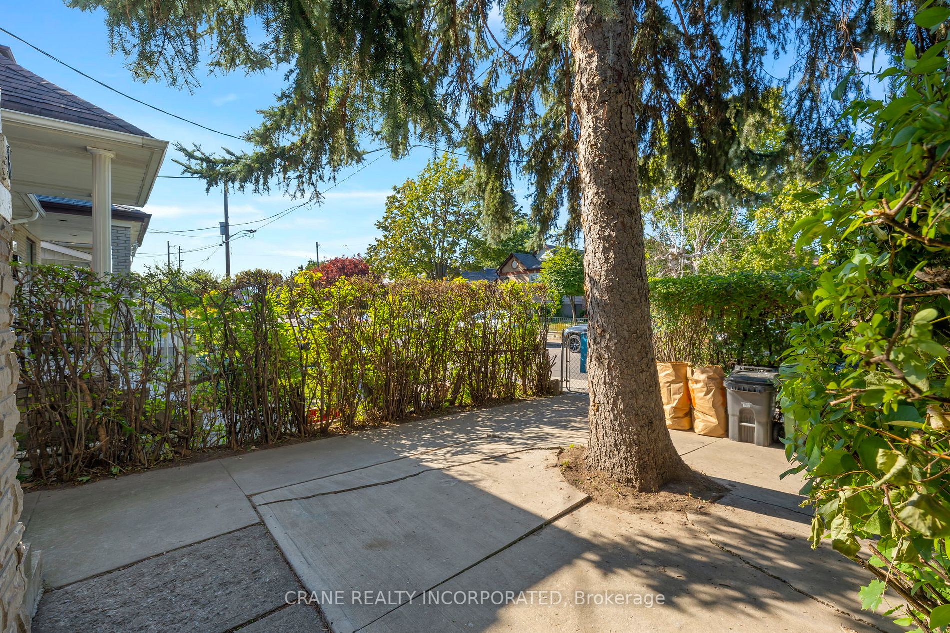 15 Seneca Ave