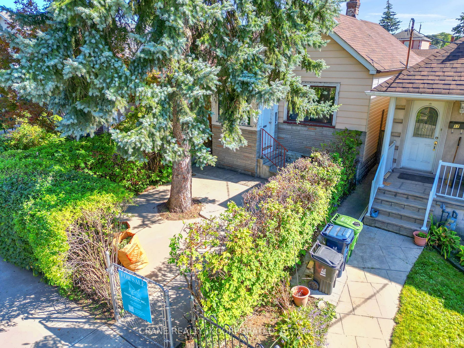 15 Seneca Ave