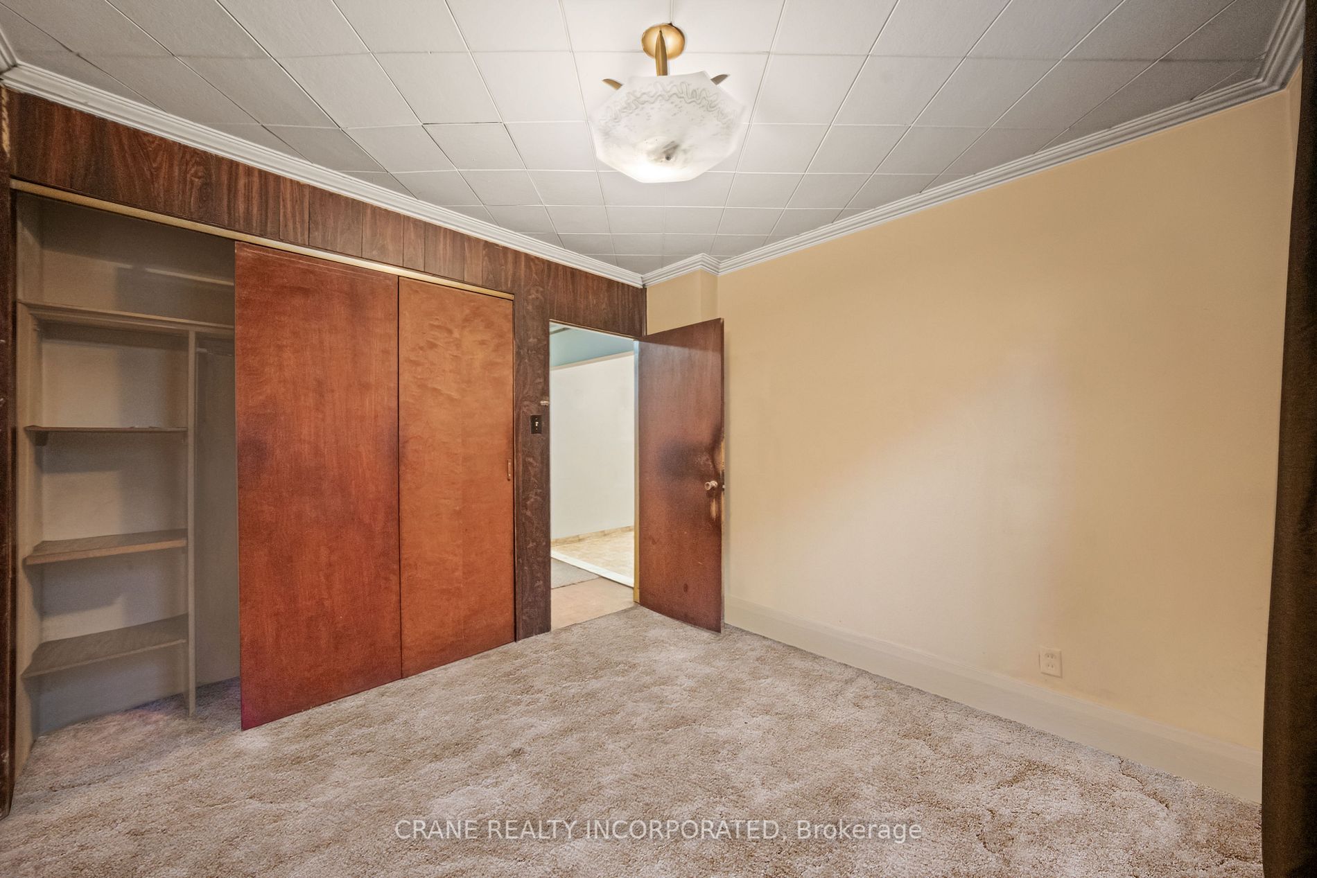 15 Seneca Ave