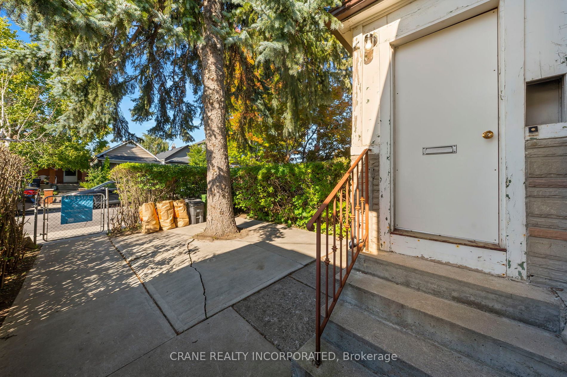 15 Seneca Ave