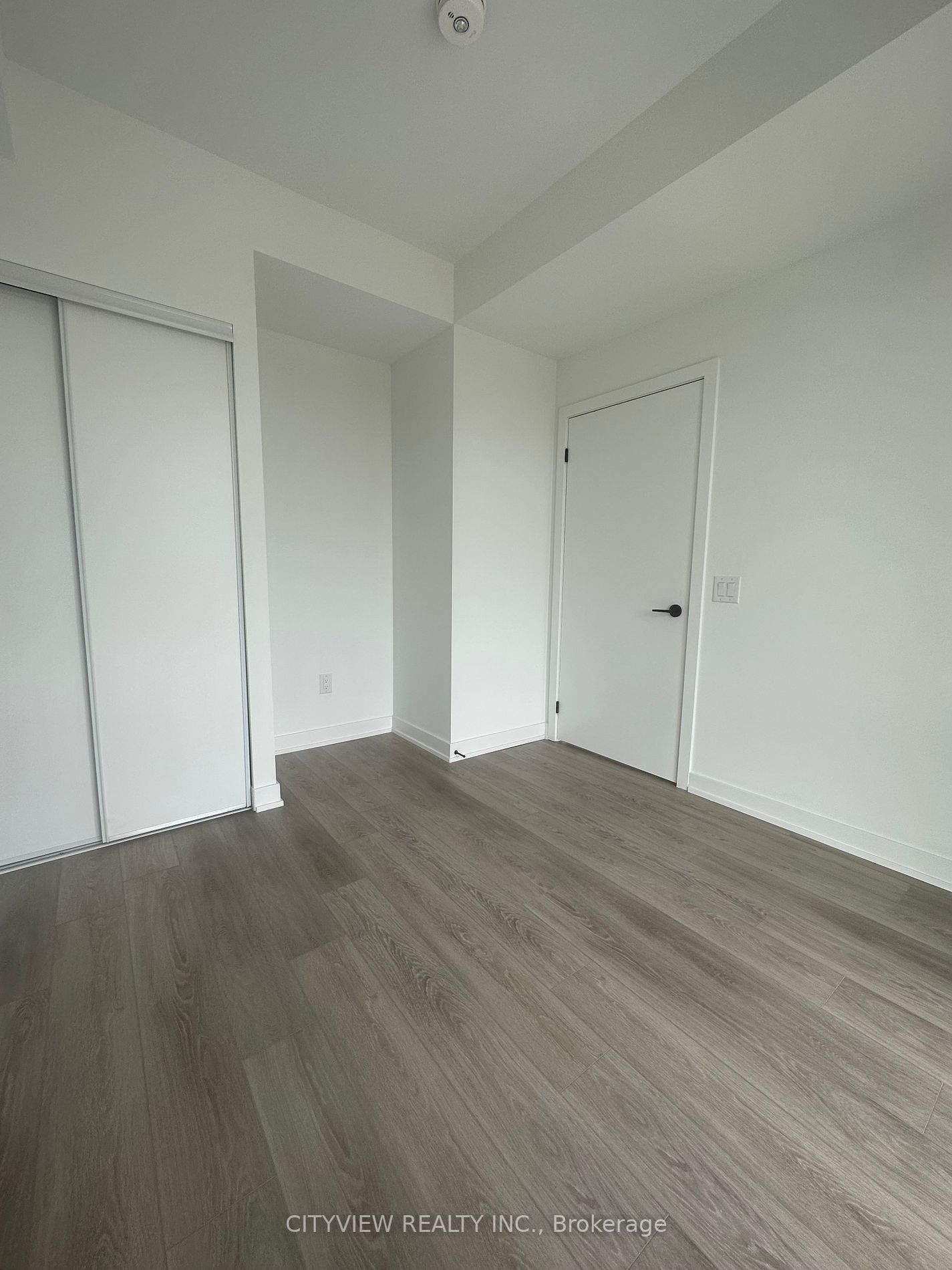 215 Lakeshore Road W, #436