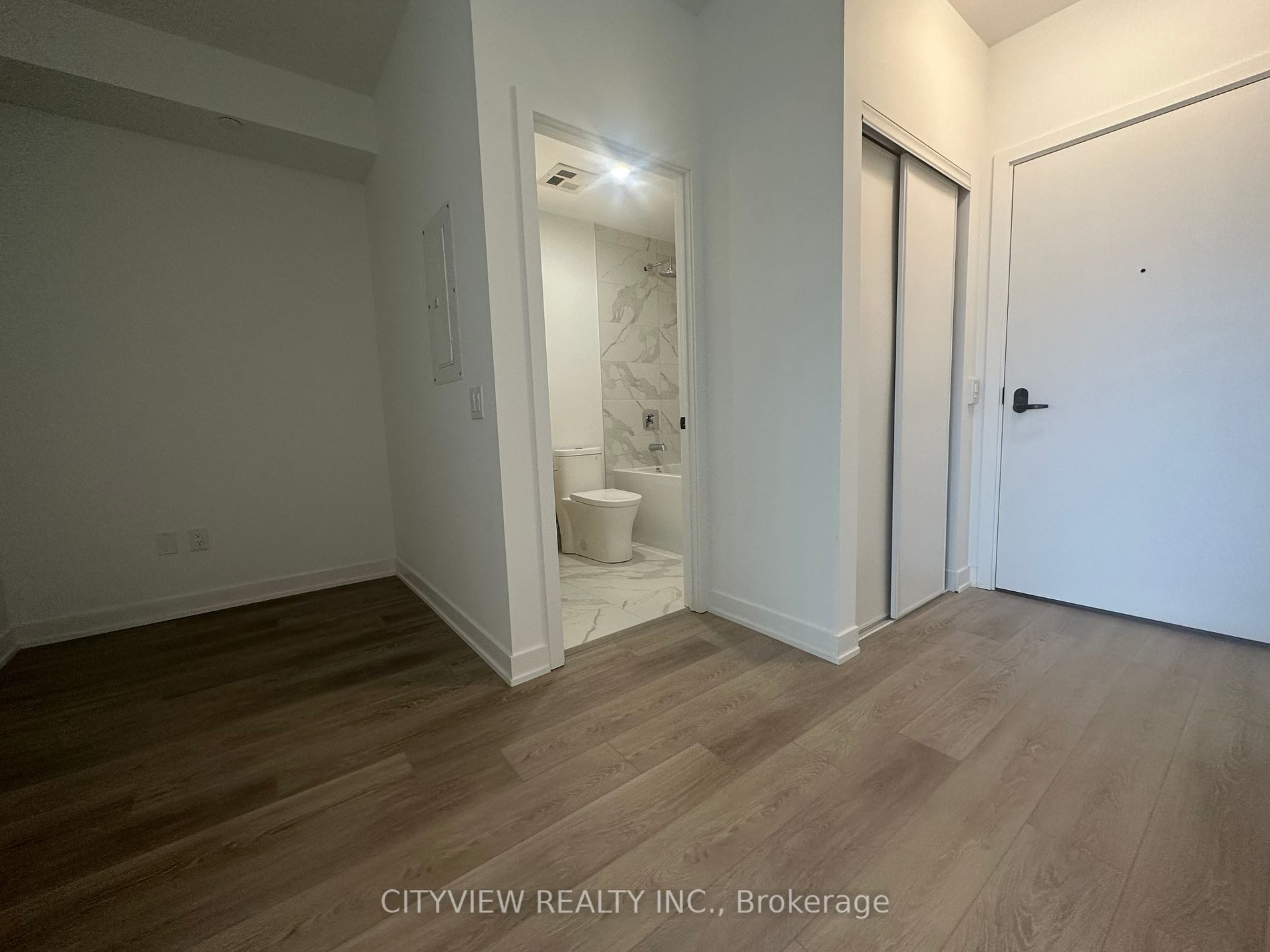 215 Lakeshore Road W, #436