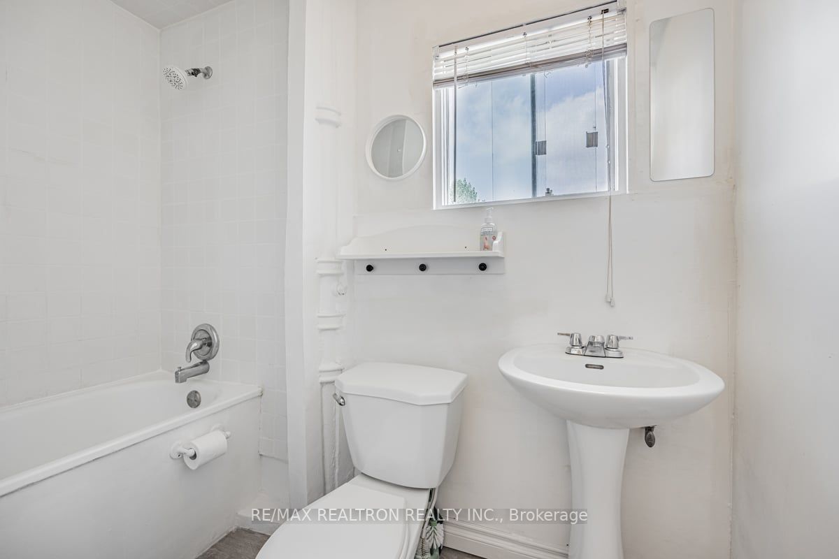 38 Greendale Ave