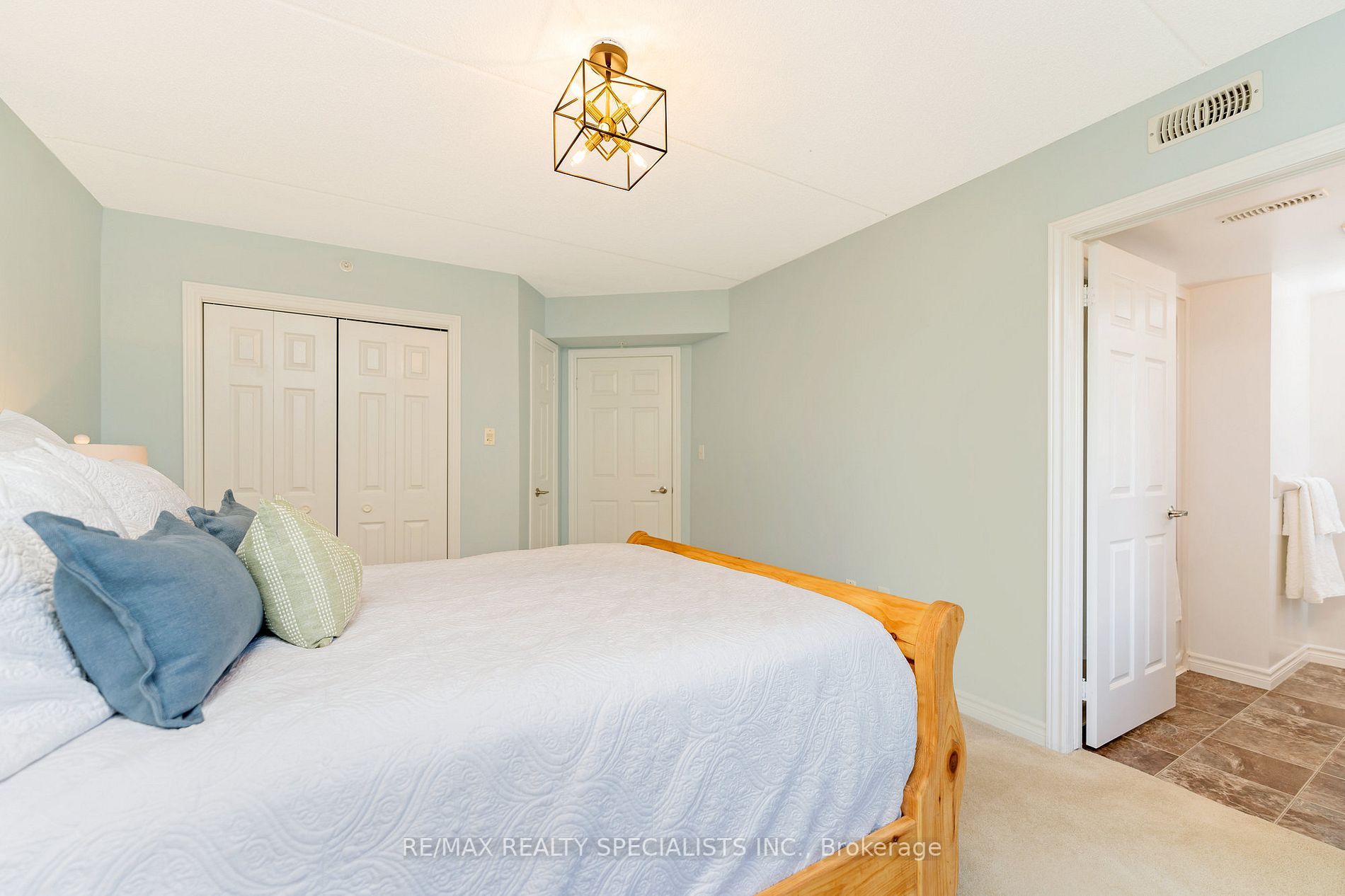 1370 Main Street E, #202