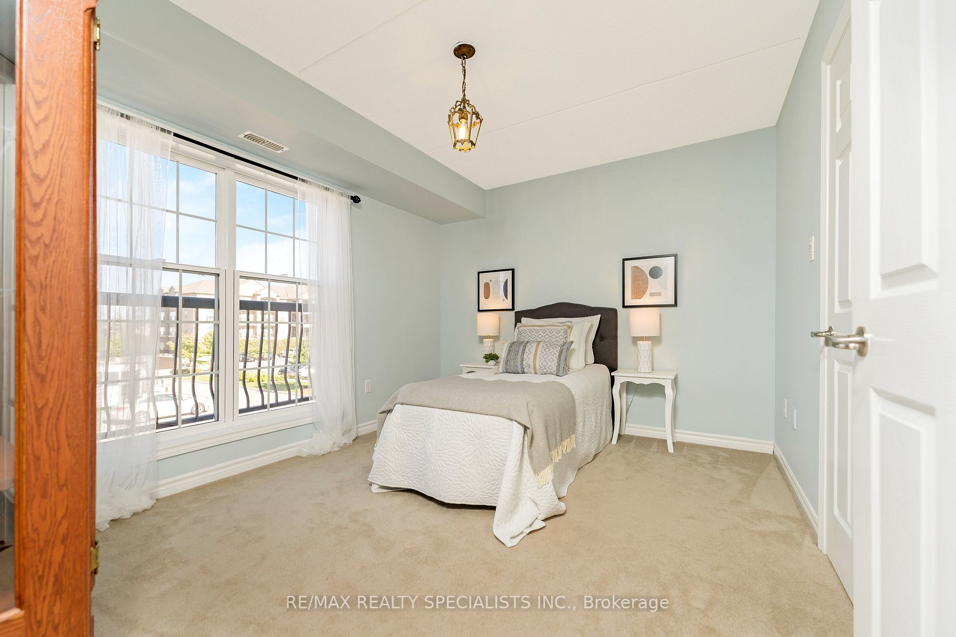 1370 Main Street E, #202