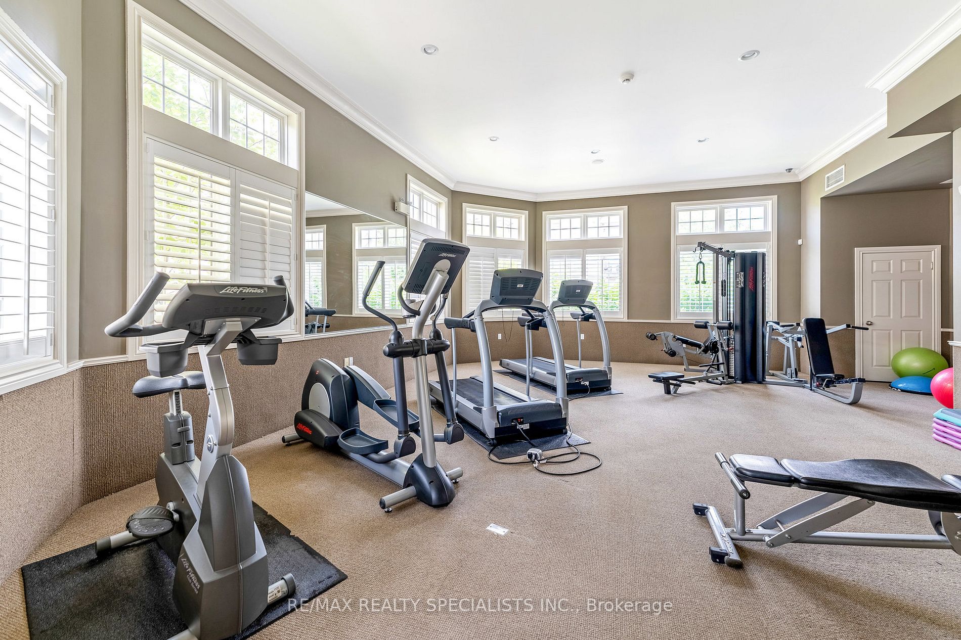 1370 Main Street E, #202
