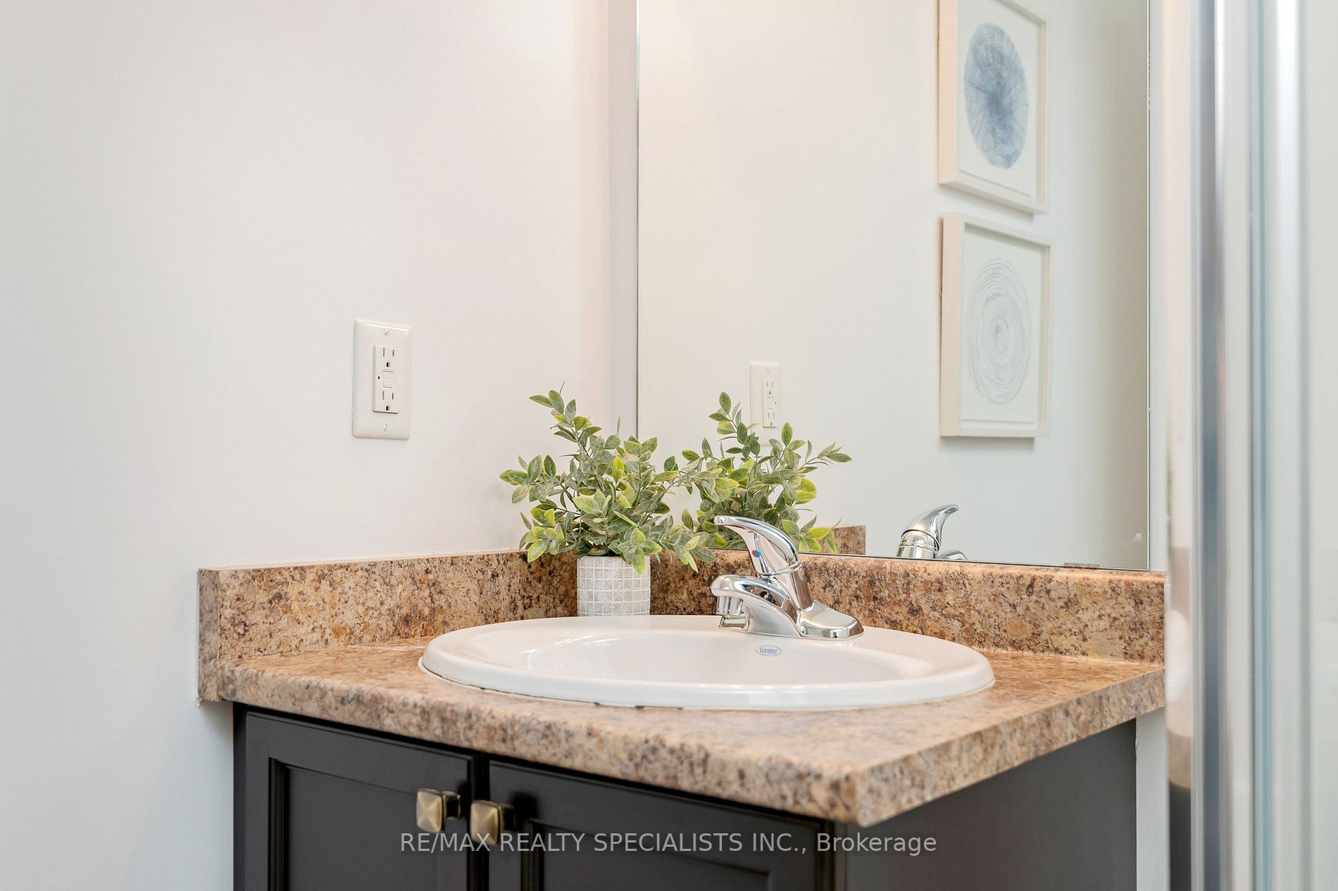 1370 Main Street E, #202